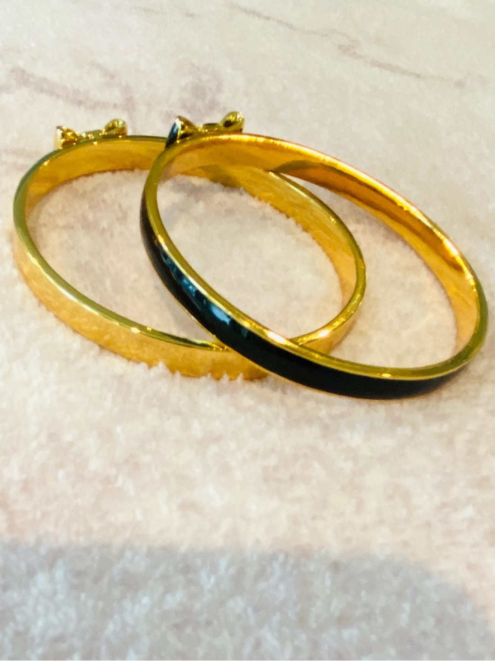 Kate Spade Bangle Bracelet Set with Bows - Picture 2 of 14